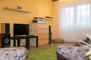 malu-rosu-2-cam-1a-et-24-dec-renovat-mobilat-la-49500-euro-0